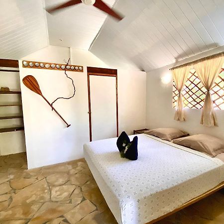 Poe Guesthouse Rangiroa エクステリア 写真